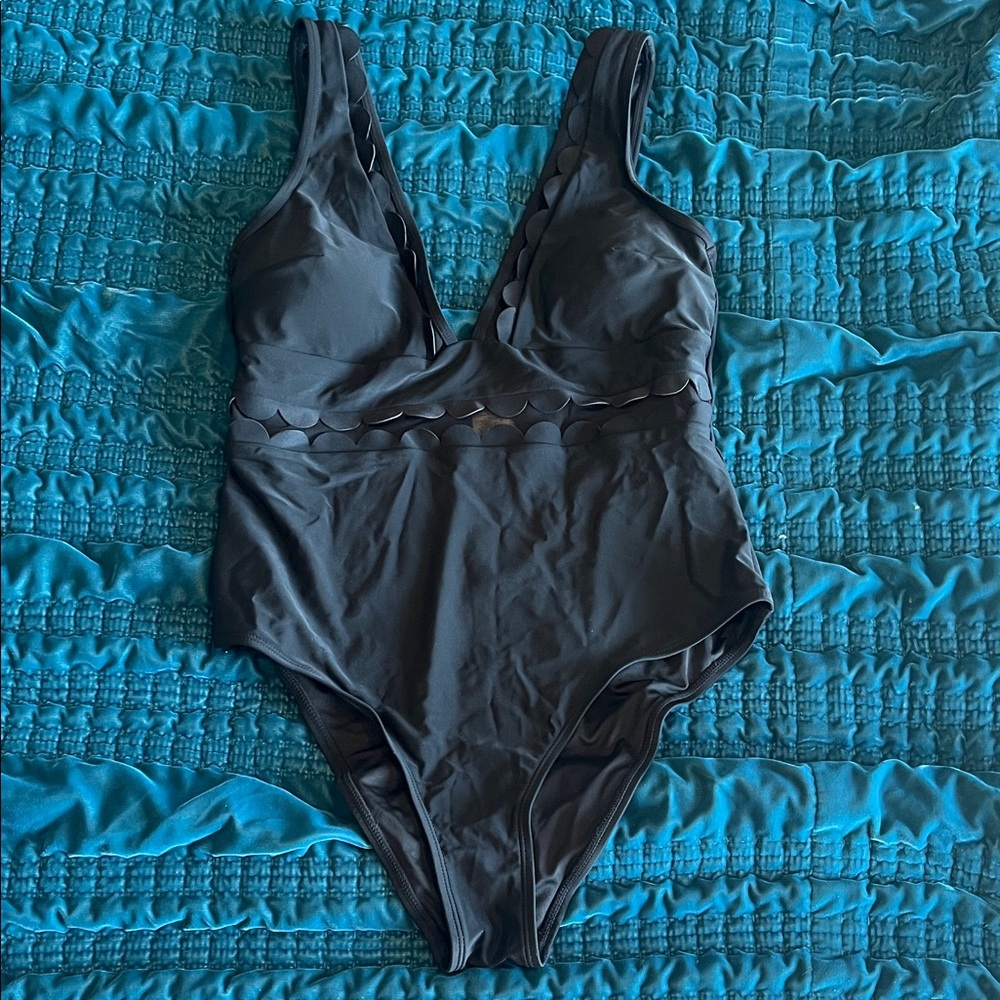 Cupshe Black Scalloped One-Piece Swimsuit